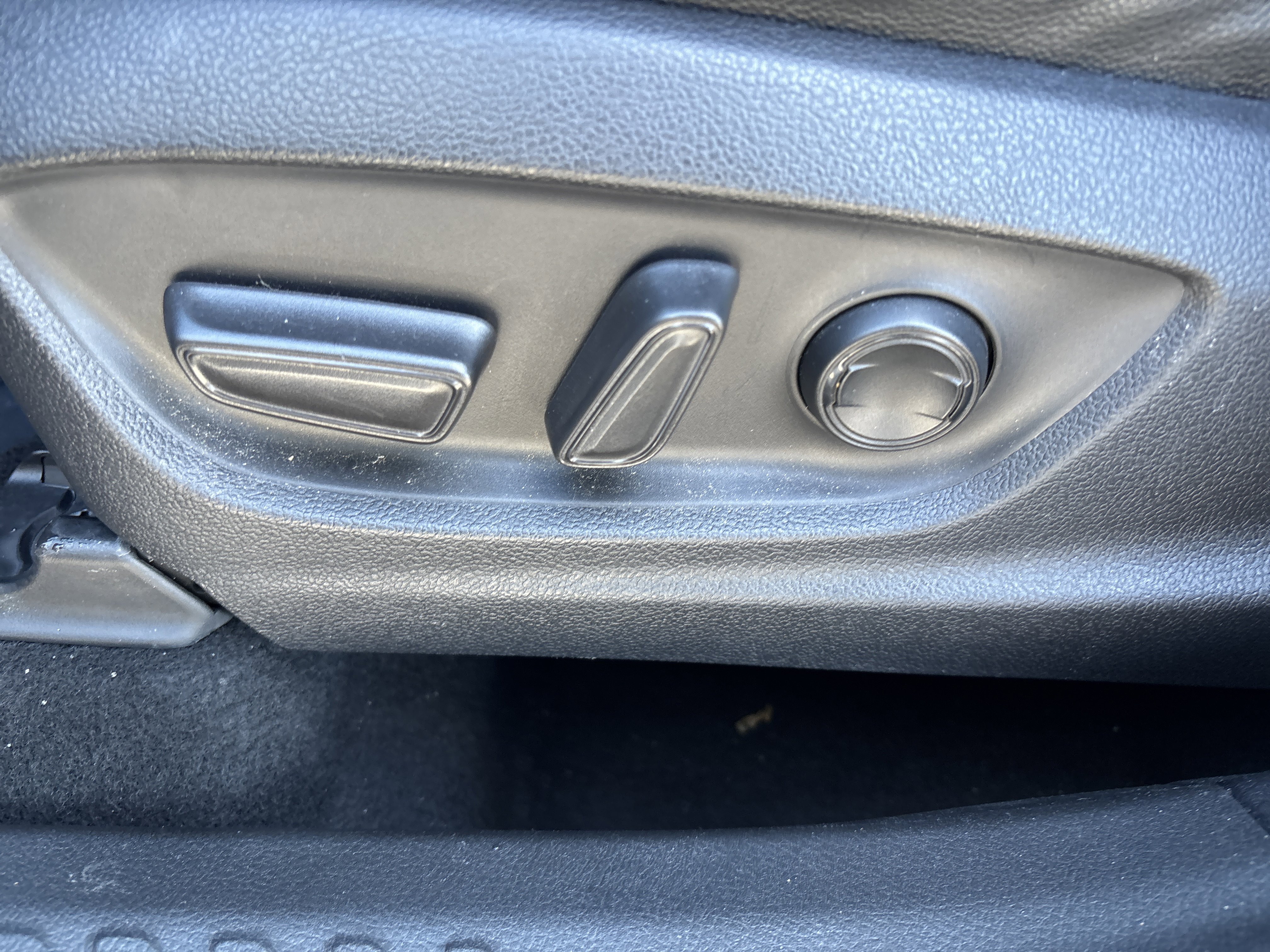 Used 2021 Toyota C-HR Limited image 36