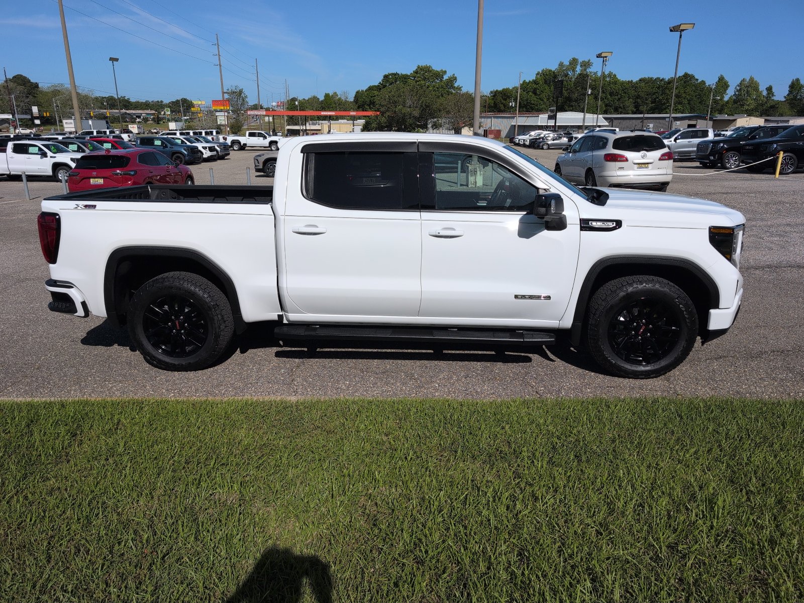 Used 2025 GMC Sierra 1500 Elevation w/ Elevation Premium Package image 8