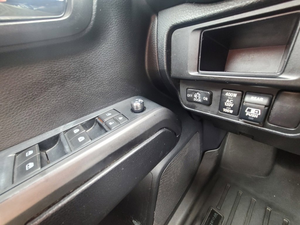 Used 2017 Toyota Tacoma TRD Off-Road image 15