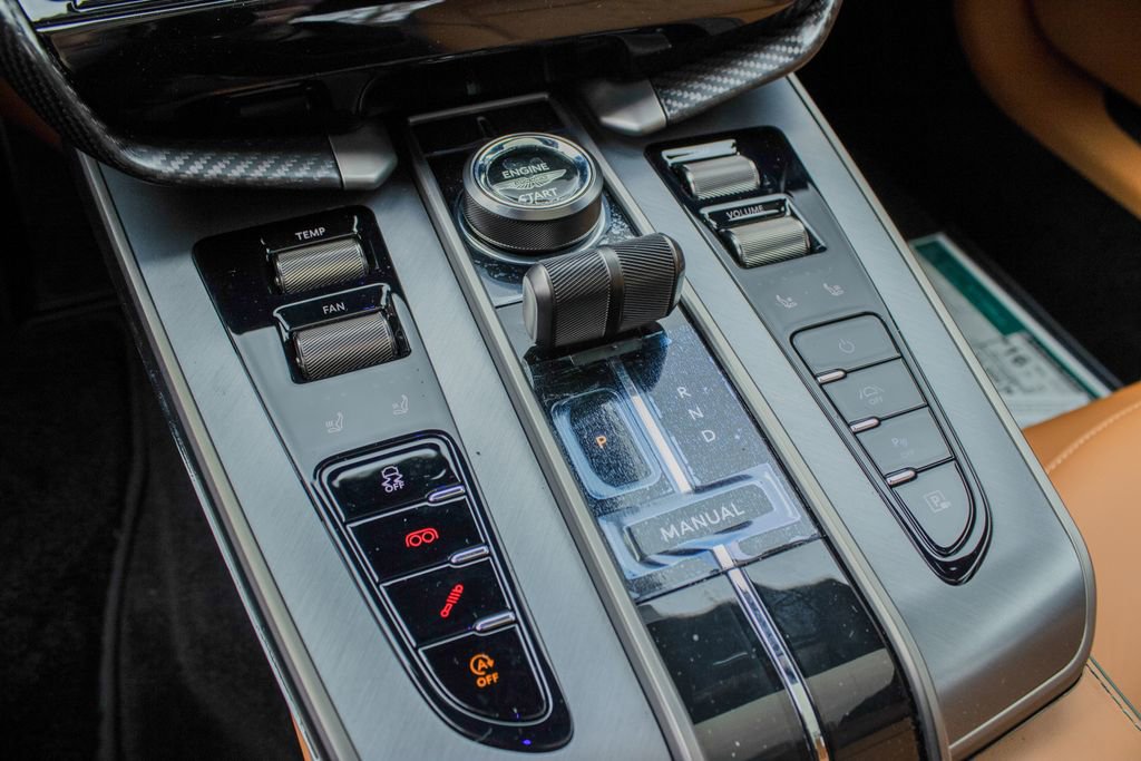 New 2025 Aston Martin Vanquish image 18