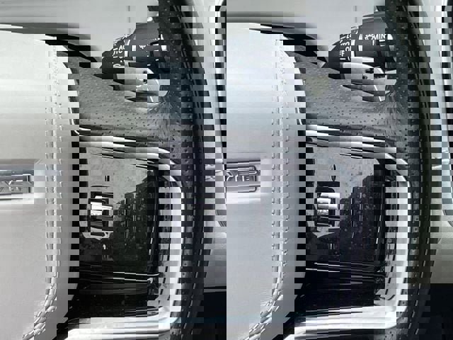 Used 2022 Land Rover Range Rover Velar R-Dynamic S image 13