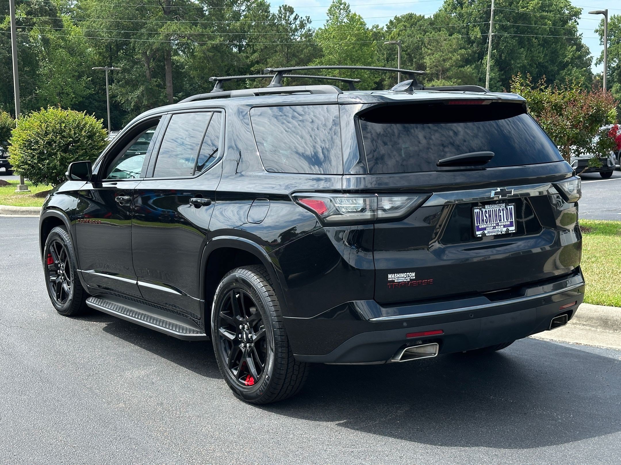 Used 2021 Chevrolet Traverse Premier w/ Redline Edition FWD image 7
