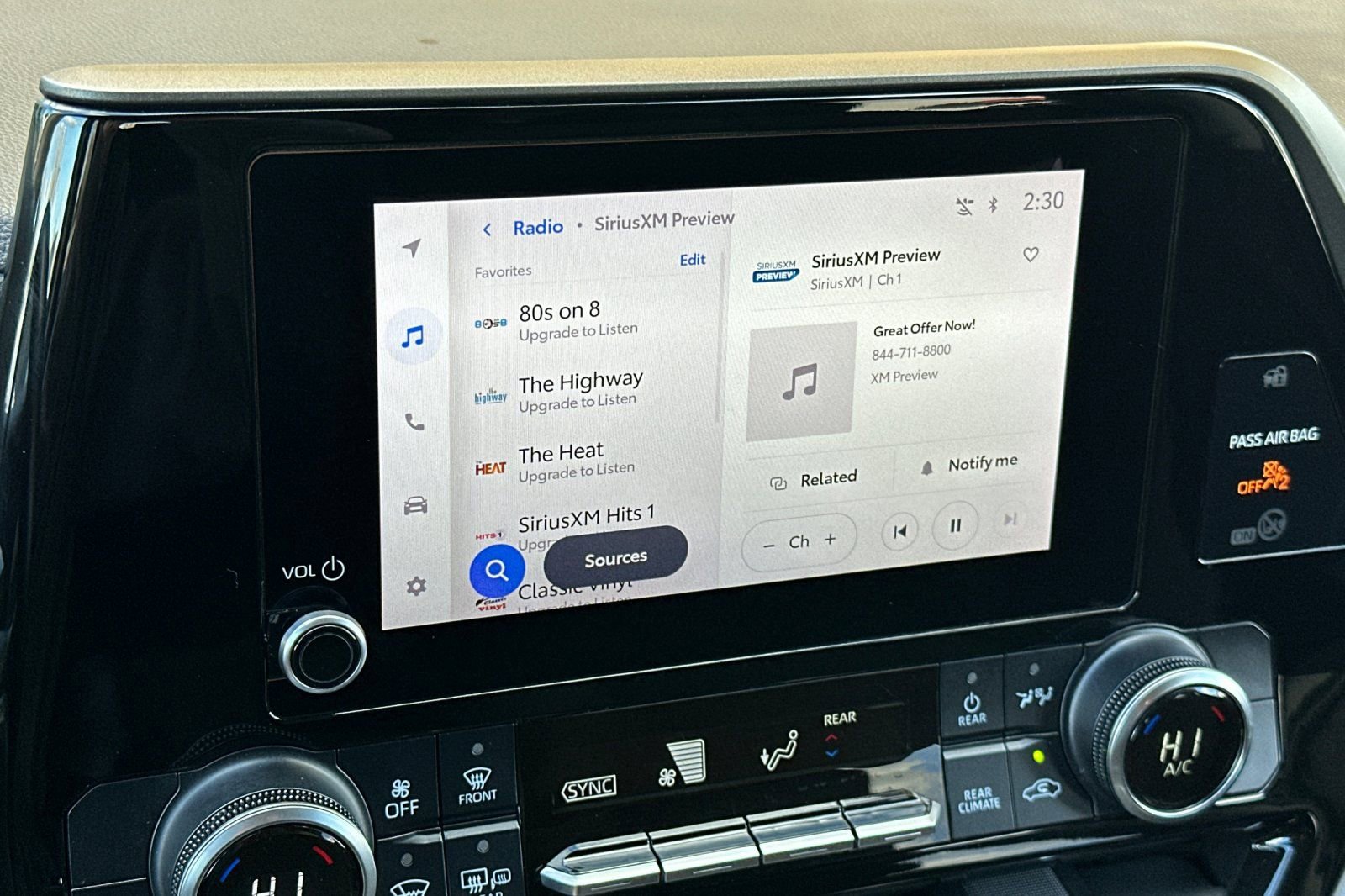 Used 2023 Toyota Highlander LE image 24