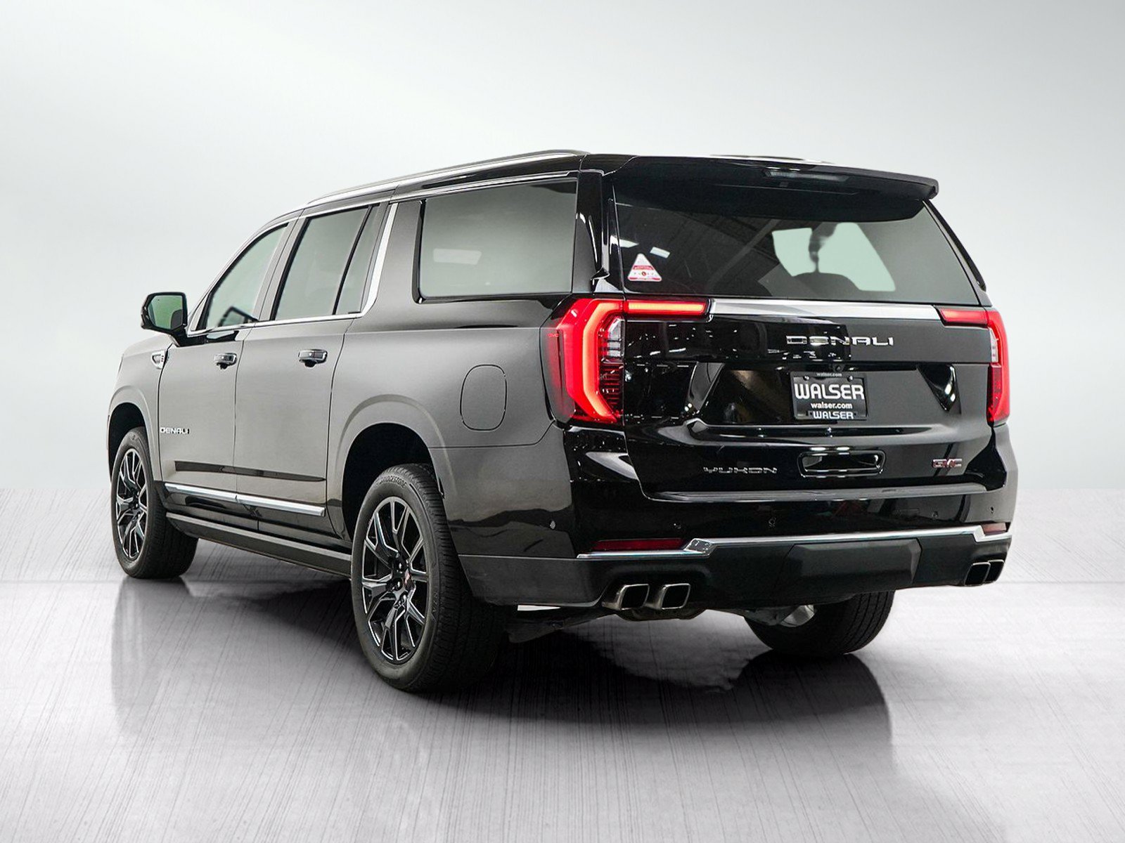 Used 2025 GMC Yukon XL Denali w/ Sun & Power Step Package AWD/4WD image 3
