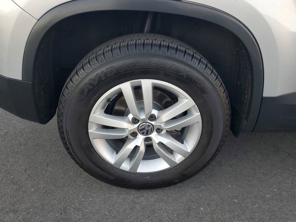 Used 2017 Volkswagen Tiguan S image 5