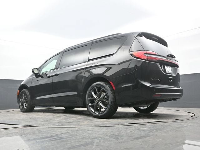 New 2026 Chrysler Pacifica Select w/ S Appearance Package AWD/4WD image 54