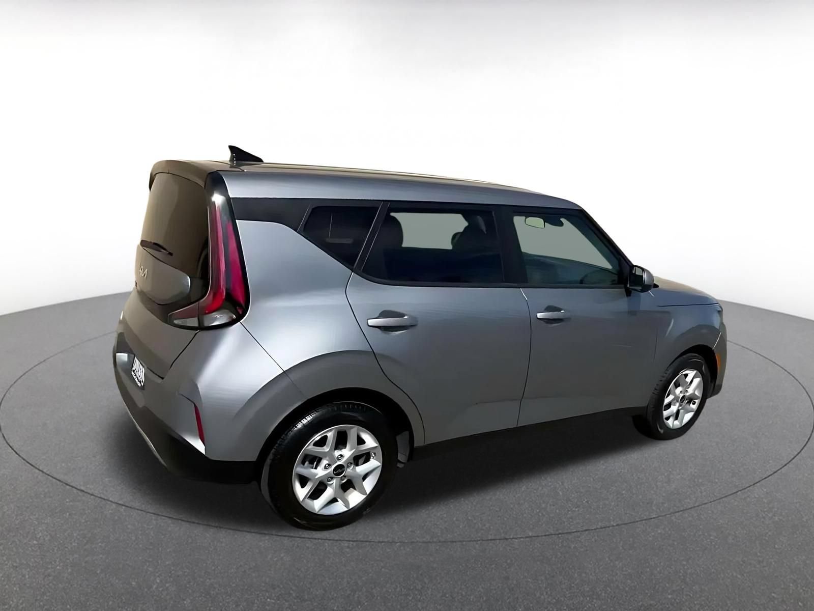 Used 2025 Kia Soul LX w/ LX Technology Package FWD image 14