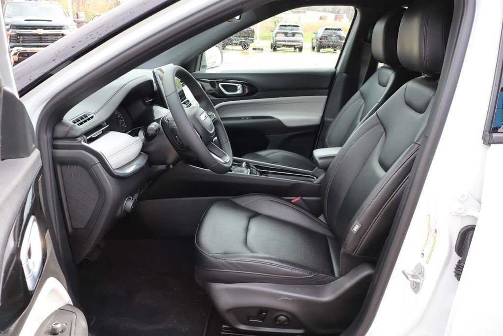 Used 2024 Jeep Compass Limited image 10