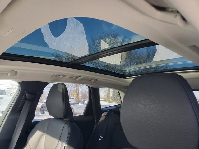 Certified 2025 Volvo XC60 T8 Plus w/ Protection Package Premier image 13