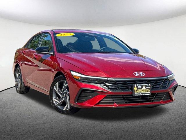 Used 2025 Hyundai Elantra Sport image 2