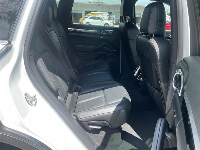 Used 2014 Porsche Cayenne Platinum Edition AWD/4WD image 19