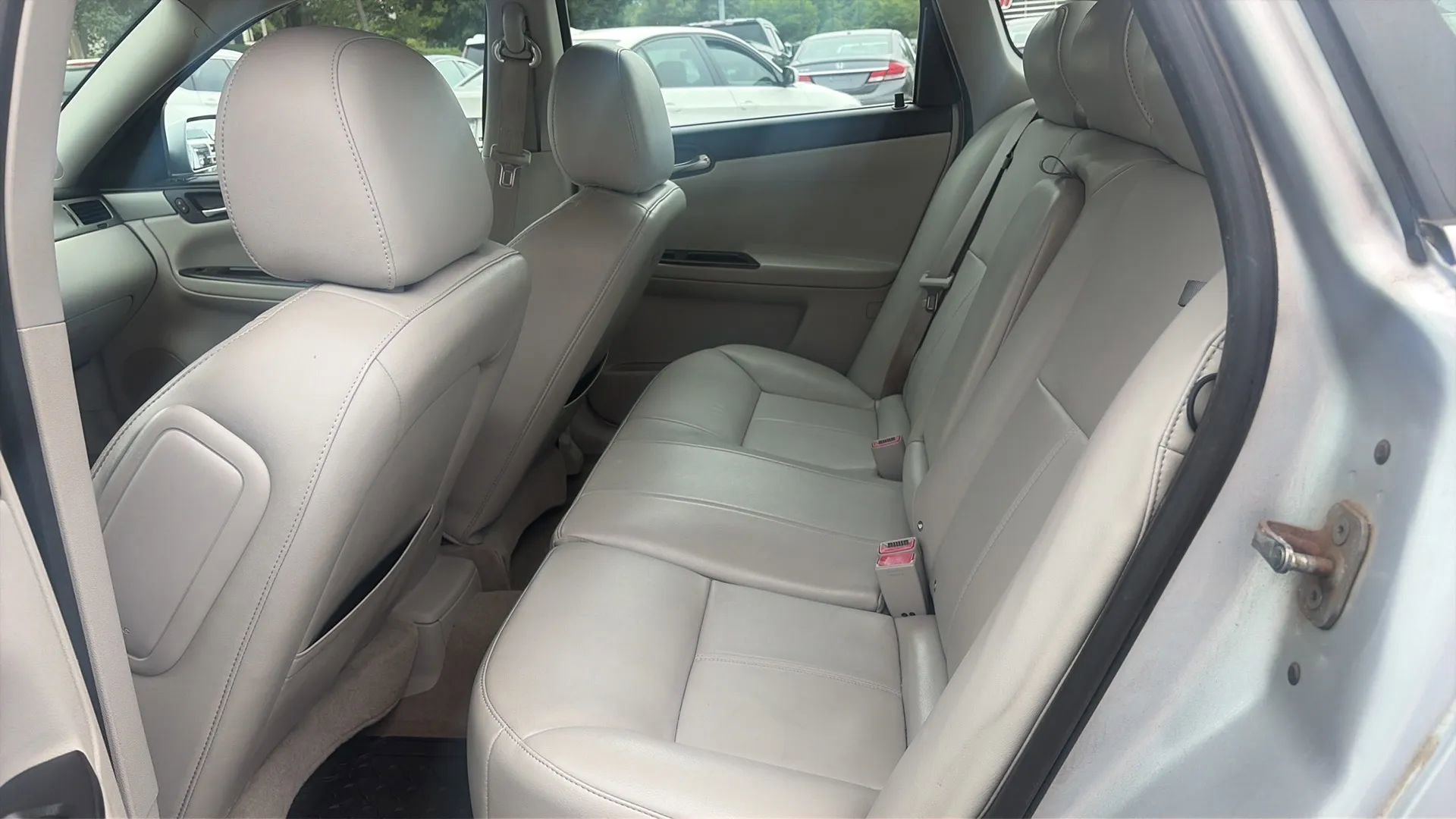 Used 2009 Chevrolet Impala SS w/ Convenience Package FWD image 36