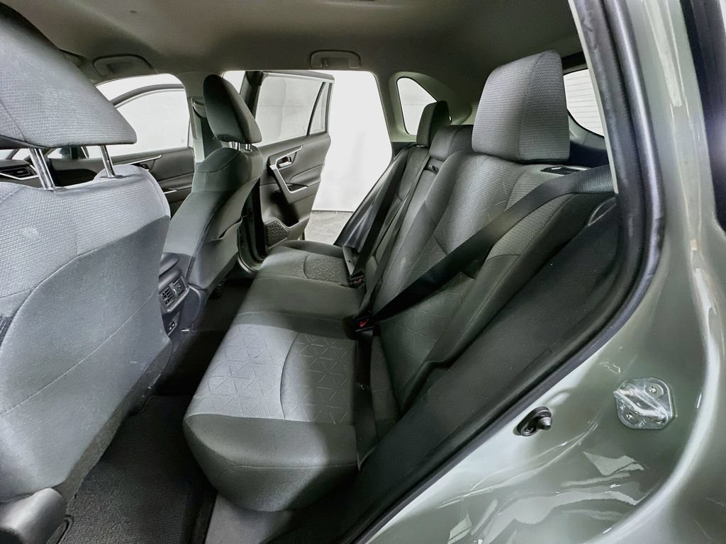 Used 2022 Toyota RAV4 XLE FWD image 16