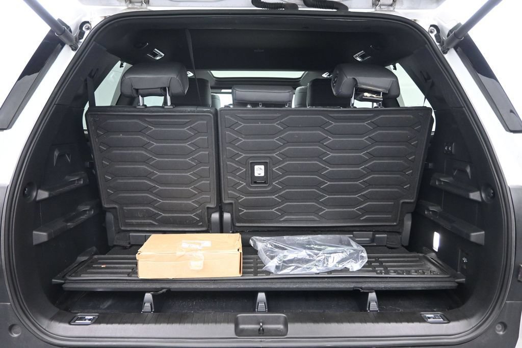 Used 2025 Toyota Sequoia Platinum AWD/4WD image 29