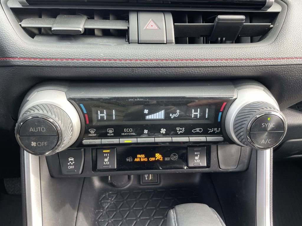 Used 2023 Toyota RAV4 SE image 30