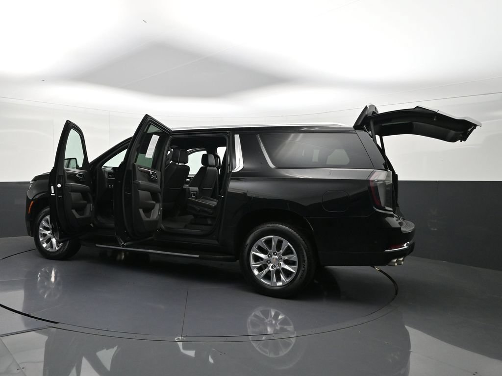 Used 2026 Chevrolet Suburban Premier AWD/4WD image 40