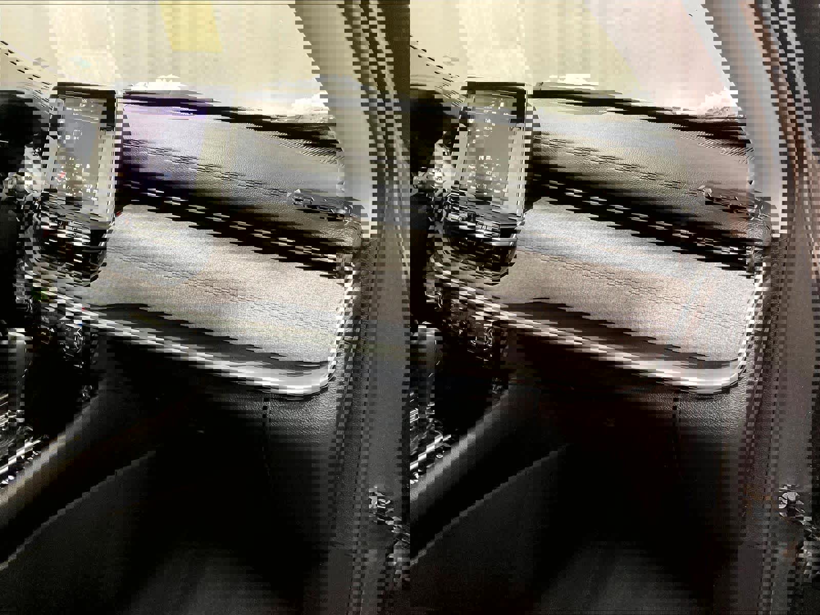 Used 2022 Jeep Compass Latitude w/ Mopar Graphics Package image 13