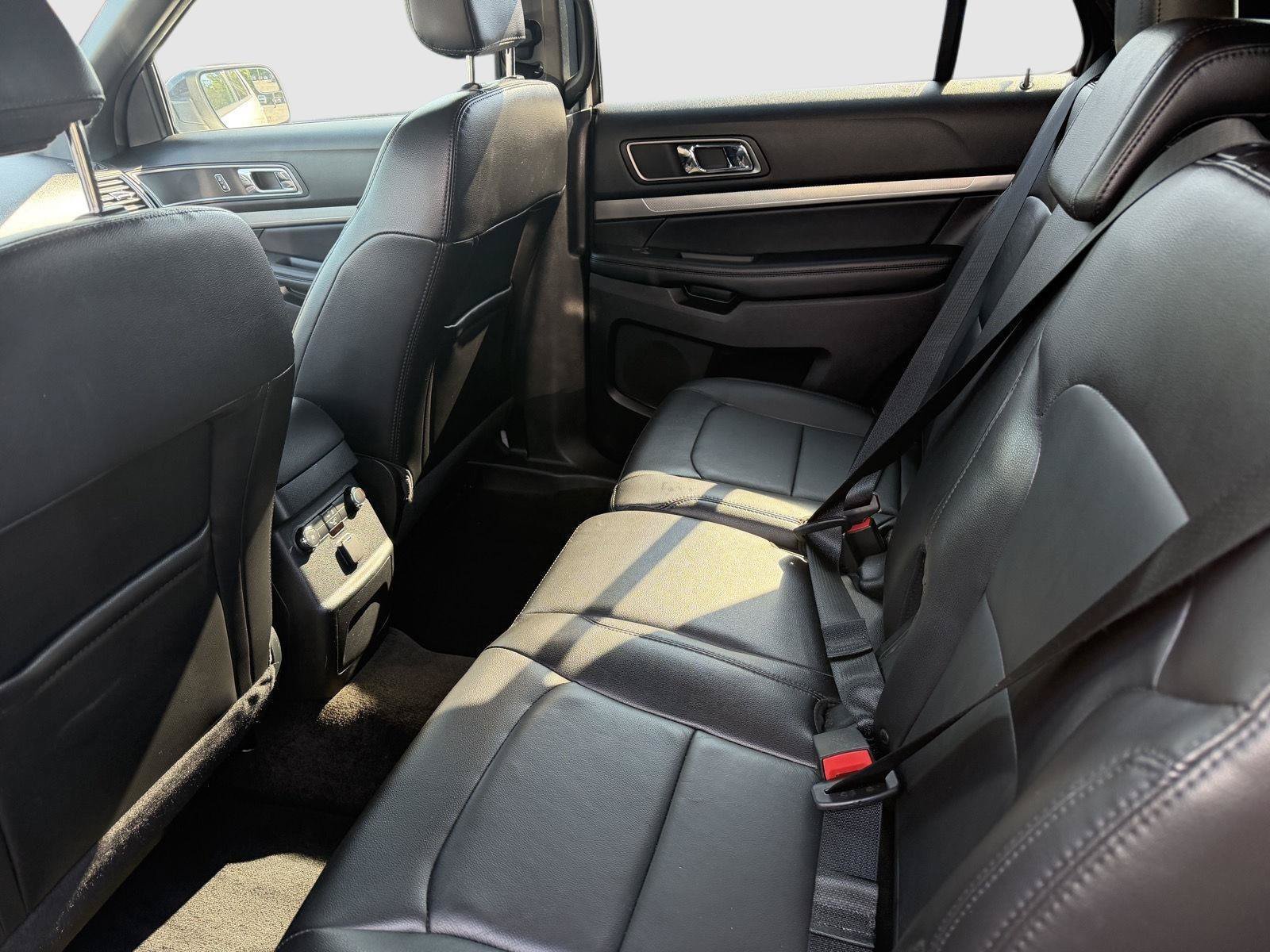 Used 2018 Ford Explorer XLT w/ Equipment Group 202A FWD image 14