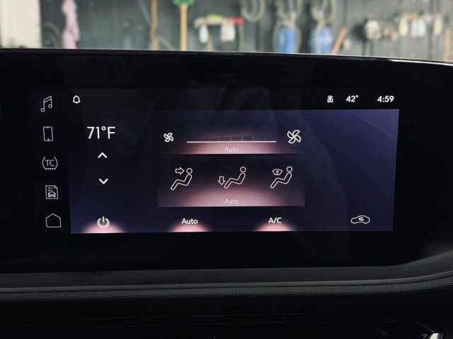 Used 2025 Buick Envista Sport Touring image 34