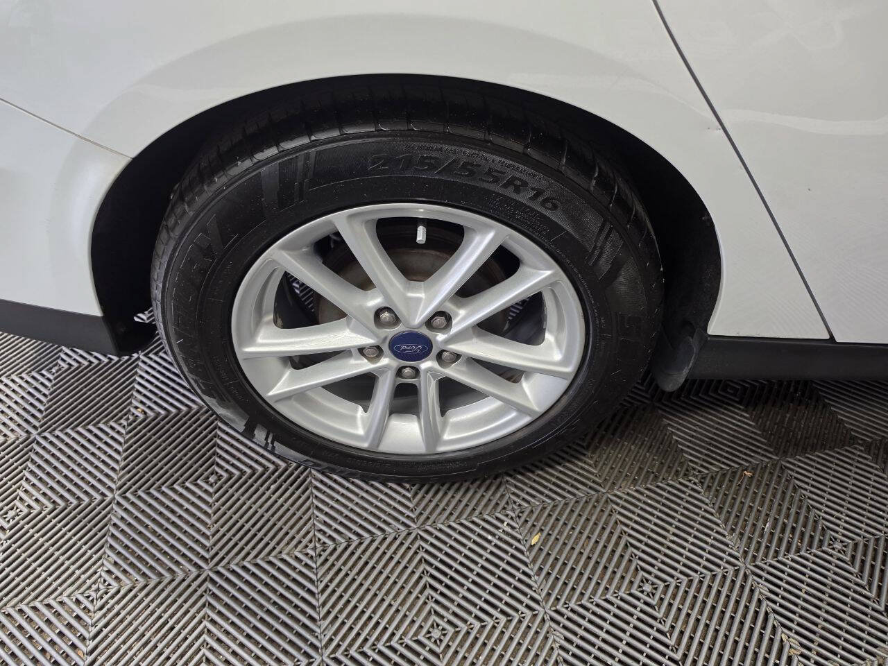 Used 2016 Ford Focus SE FWD image 28