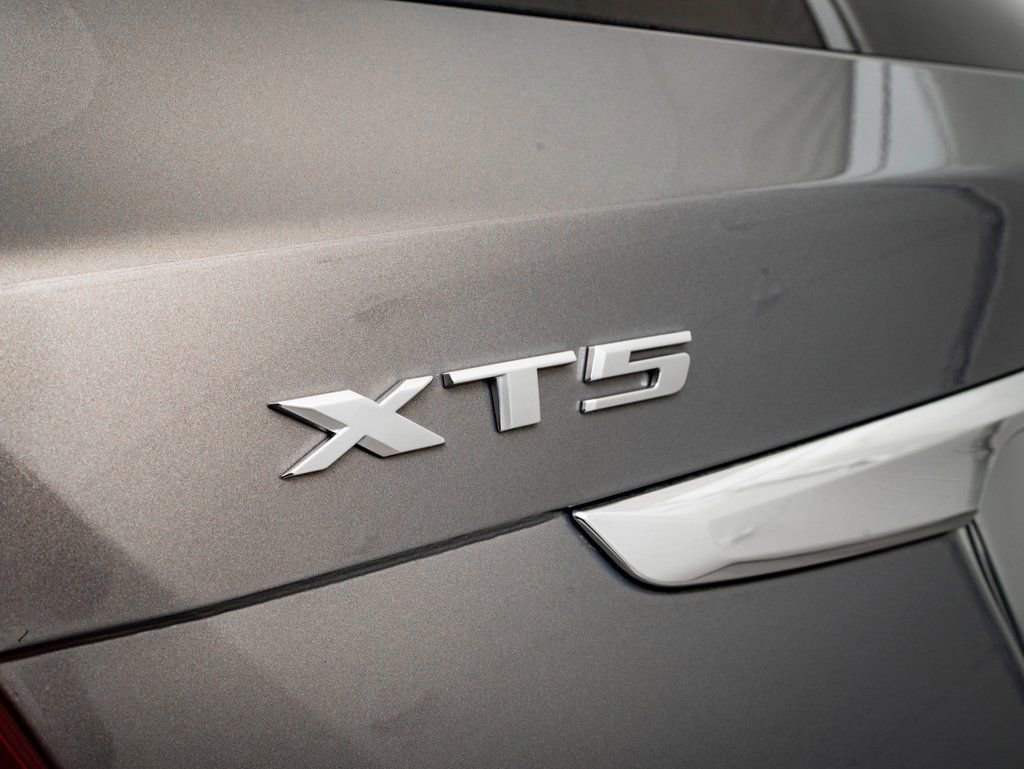 Used 2018 Cadillac XT5 Platinum w/ Driver Assist Package image 16