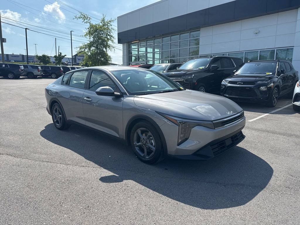 Used 2025 Kia K4 FWD image 1