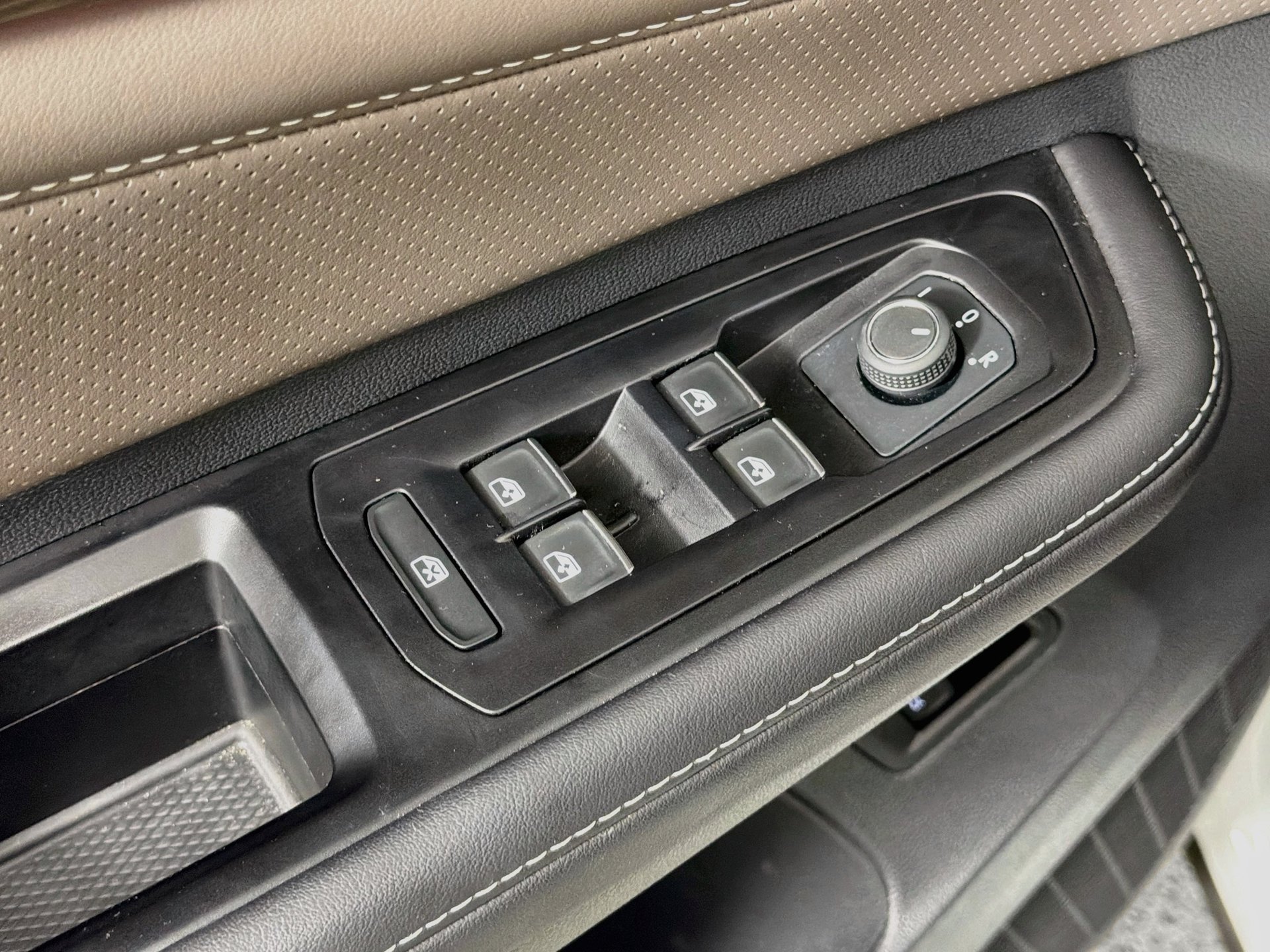 Certified 2025 Volkswagen Atlas SEL AWD/4WD image 18