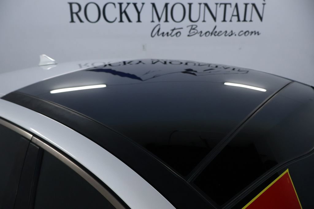 Used 2019 Kia Stinger GT2 image 12