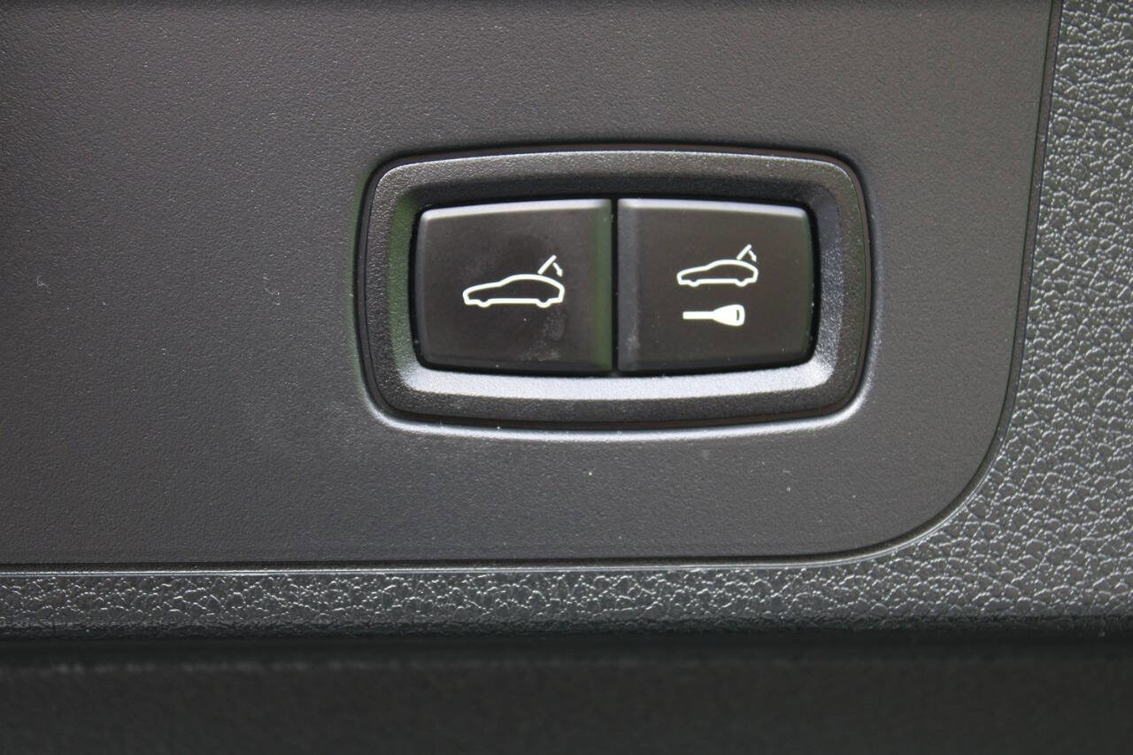 Used 2020 Porsche Panamera 4 AWD 4dr Sedan image 17