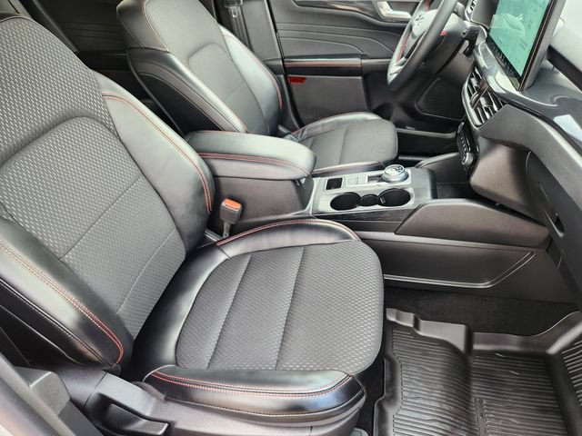Used 2025 Ford Escape ST-Line Select w/ Tech Pack #1 AWD/4WD image 13