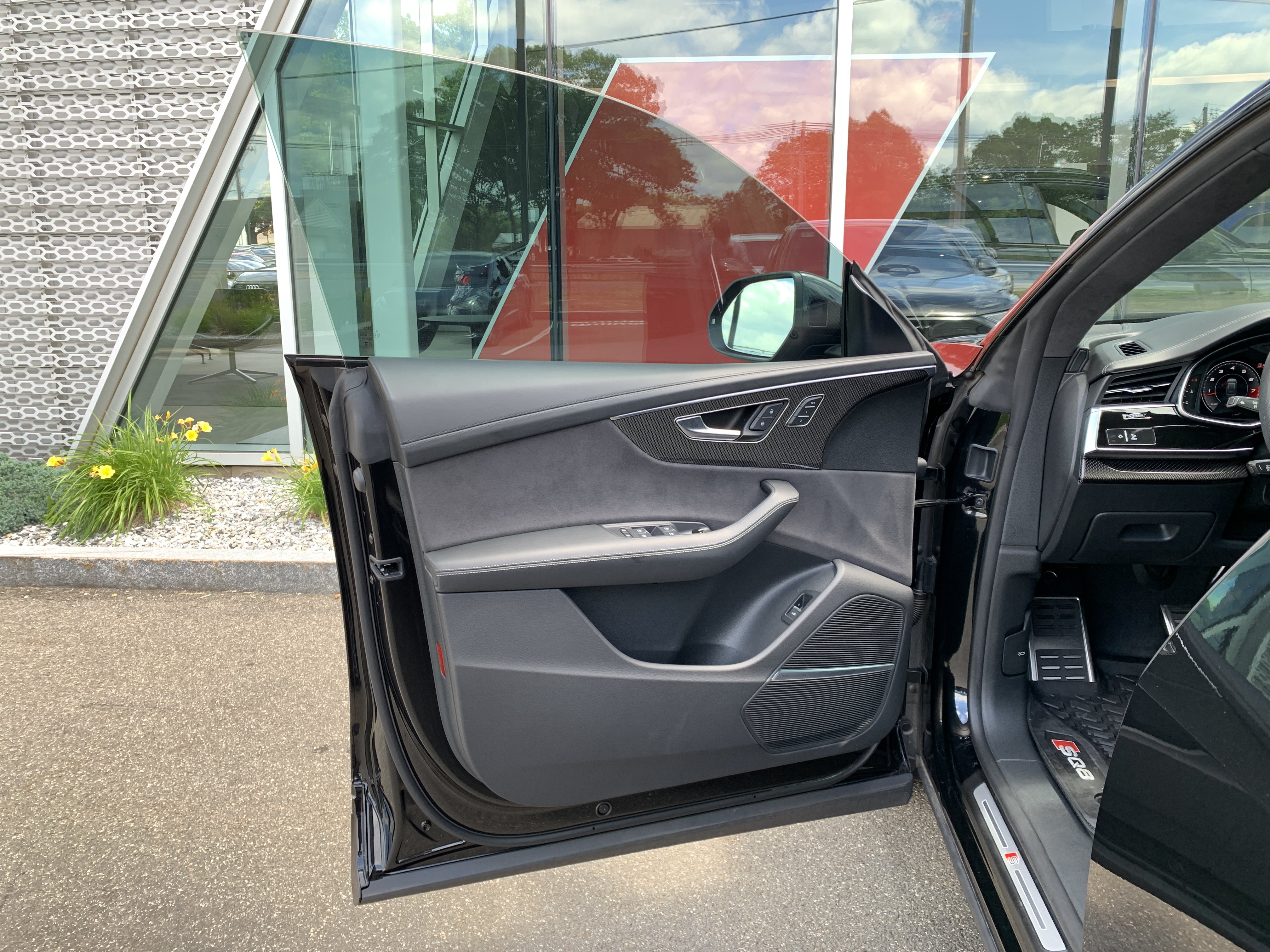 Certified 2023 Audi SQ8 Premium Plus w/ SQ8 Luxury Package AWD/4WD image 8