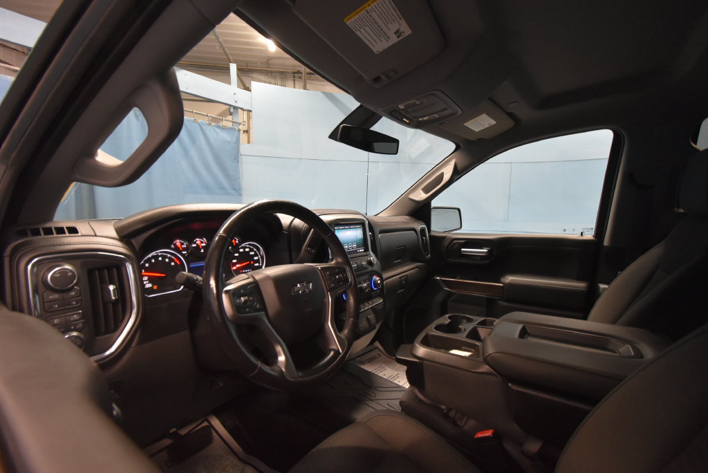 Used 2019 Chevrolet Silverado 1500 LT Trail Boss w/ Convenience Package AWD/4WD image 2