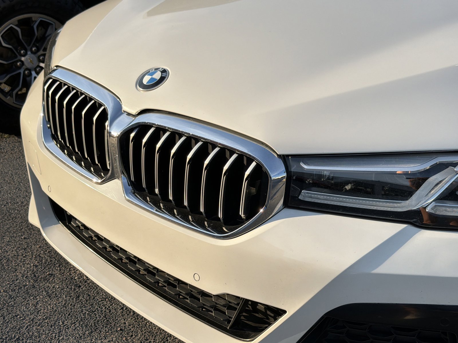 Used 2021 BMW 530e w/ M Sport Package image 16