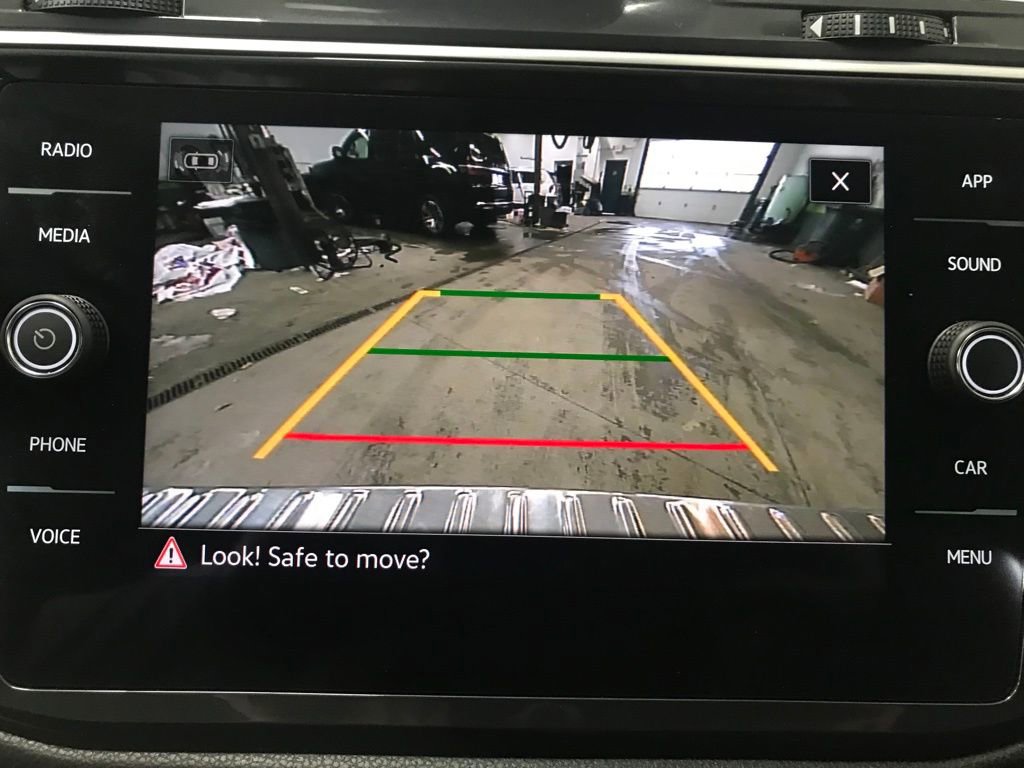 Used 2024 Volkswagen Tiguan SE image 19