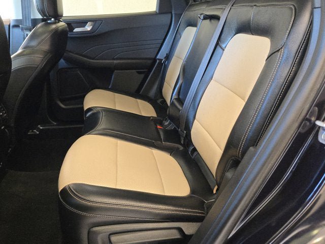 Used 2021 Ford Escape Titanium w/ Titanium Elite Package AWD/4WD image 17