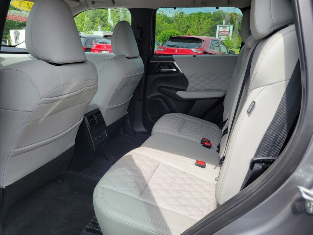 Used 2023 Mitsubishi Outlander SEL image 16