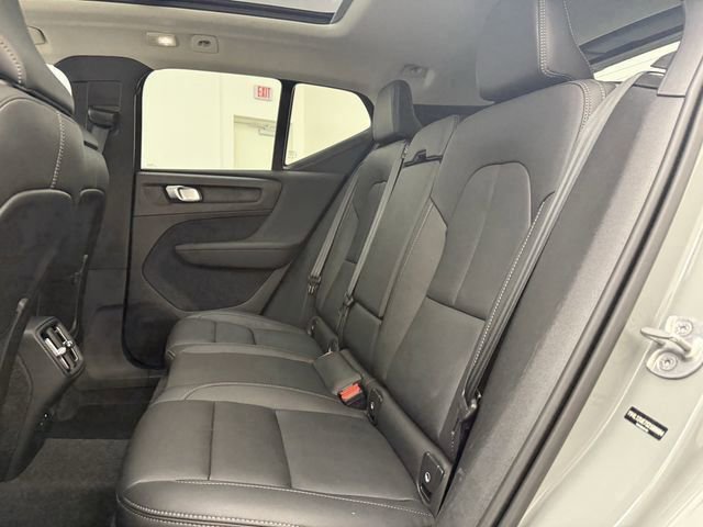 Certified 2025 Volvo XC40 B5 Plus image 24