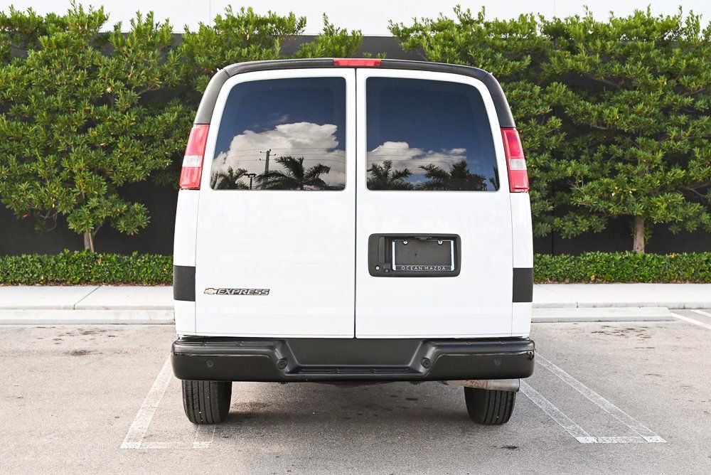 Used 2022 Chevrolet Express 3500 Extended w/ Driver Convenience Package image 5