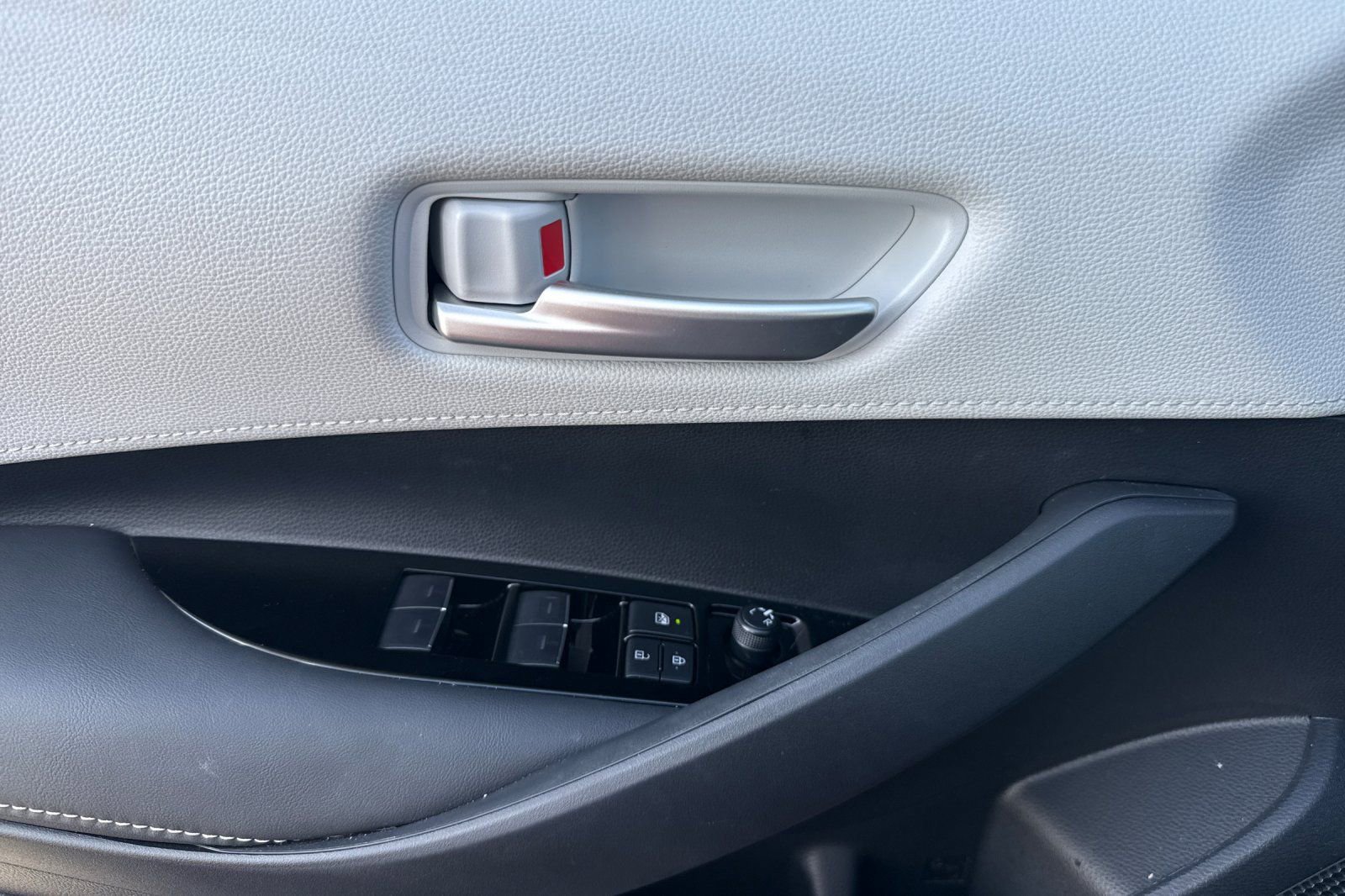 Used 2025 Toyota Corolla SE image 11