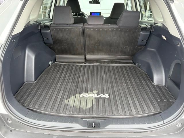 Used 2024 Toyota RAV4 LE image 21