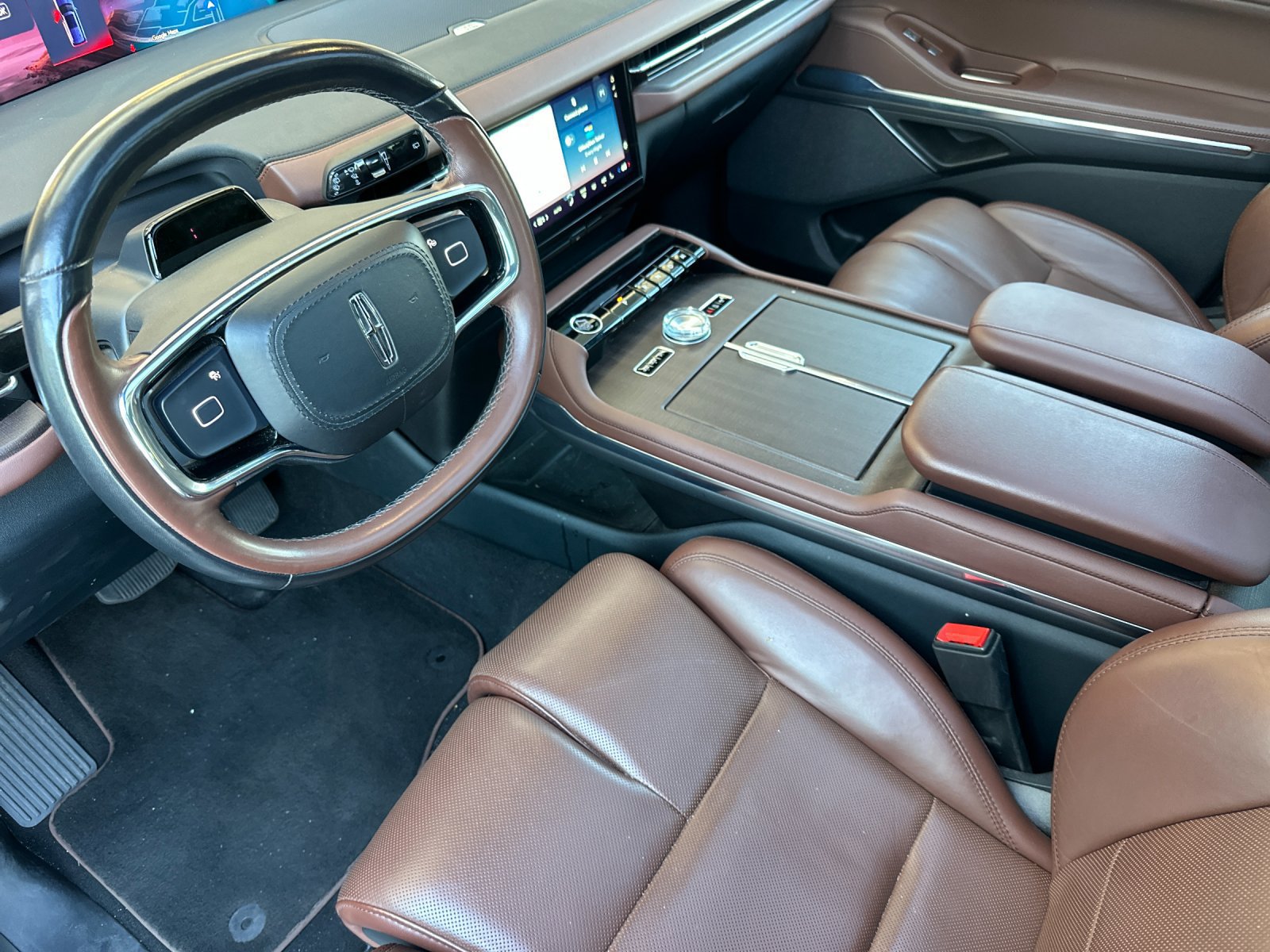 Certified 2025 Lincoln Navigator Reserve AWD/4WD image 9
