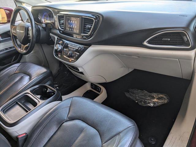 Used 2020 Chrysler Pacifica Touring-L image 22