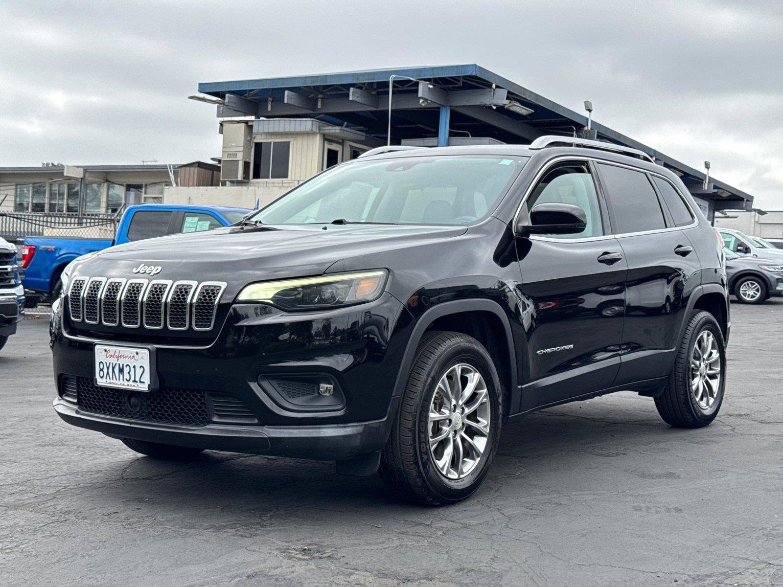 Used 2021 Jeep Cherokee Latitude Plus w/ Sun & Sound Group AWD/4WD image 4
