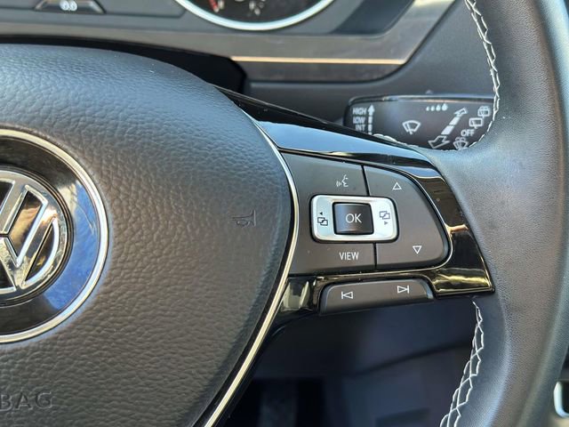 Used 2021 Volkswagen Tiguan SE w/ Panoramic Sunroof Package image 25