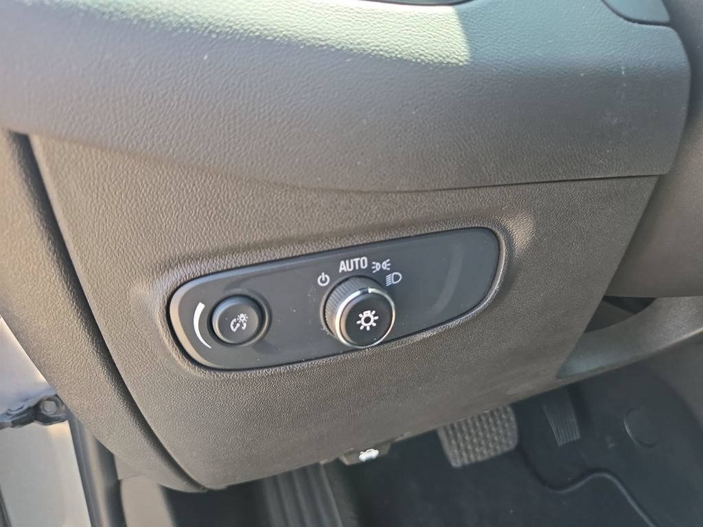 Used 2024 Chevrolet Equinox LT FWD image 19