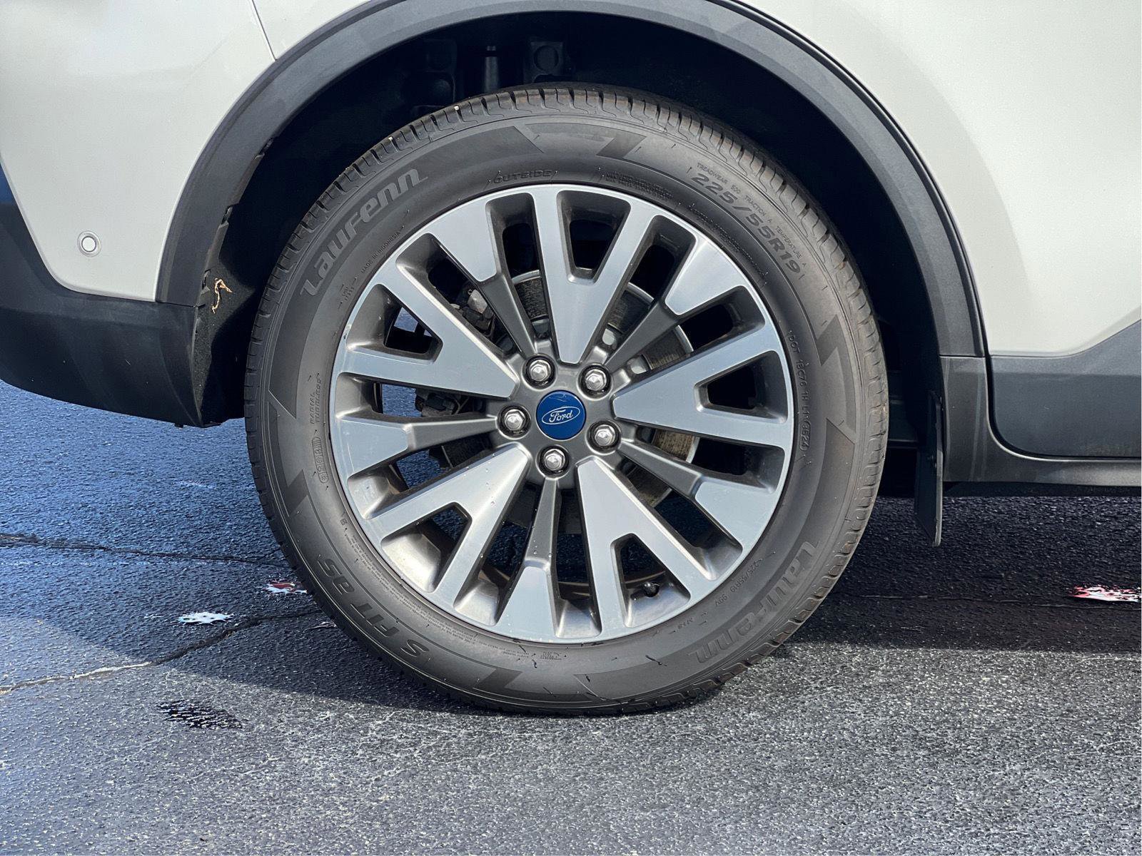 Used 2020 Ford Escape Titanium AWD/4WD image 29
