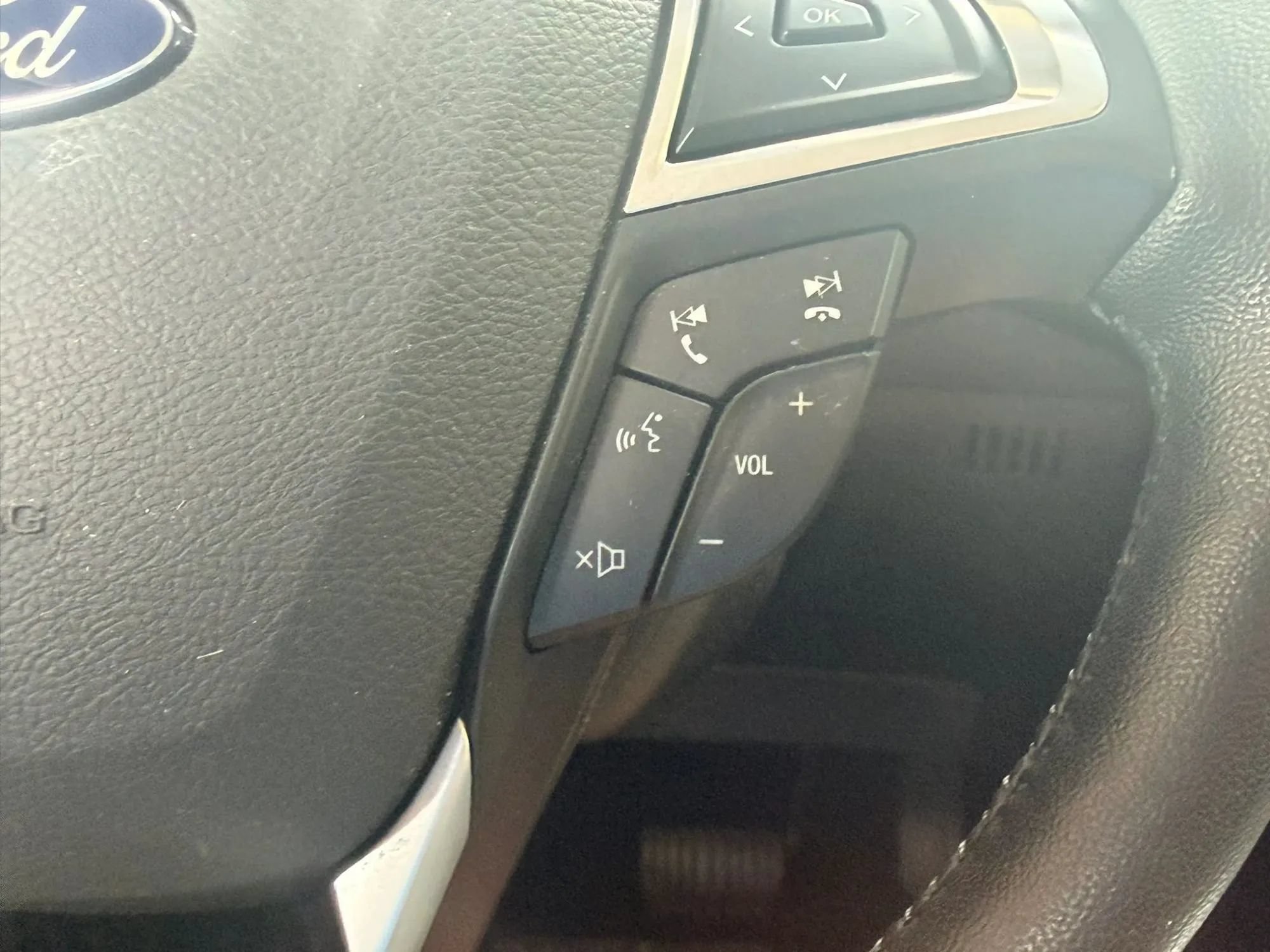 Used 2016 Ford Edge Titanium FWD image 20