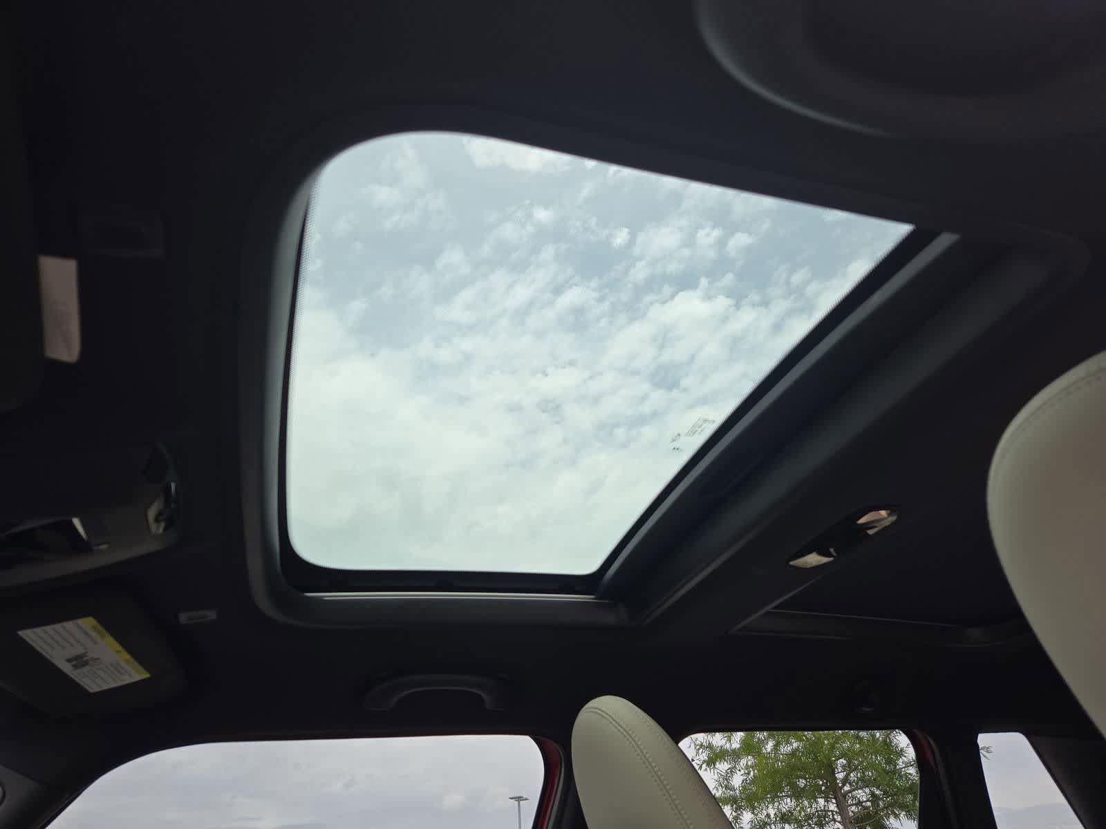 Used 2025 MINI Cooper 4-Door Hardtop FWD image 17