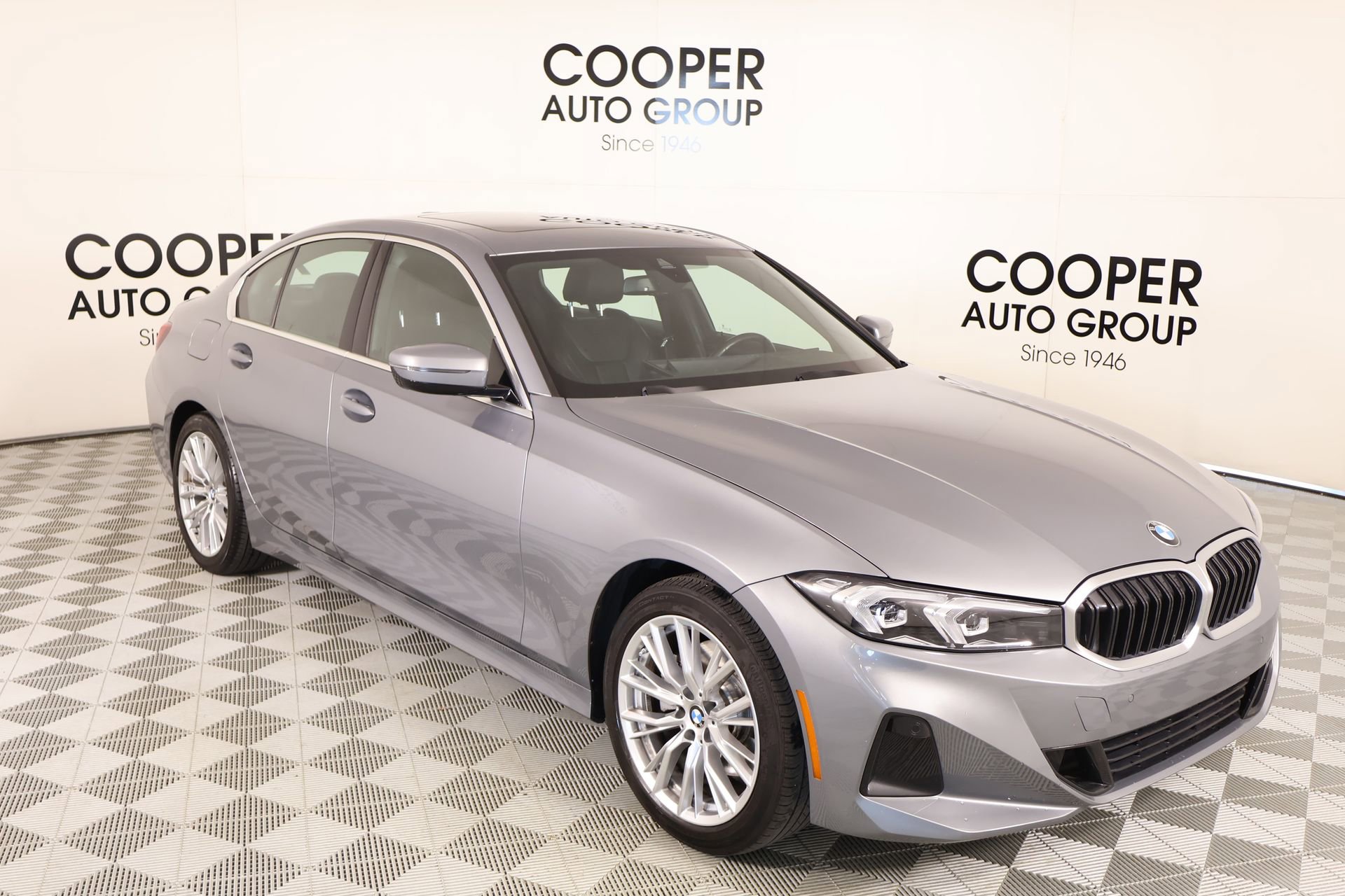 Used 2024 BMW 330i Sedan image 1