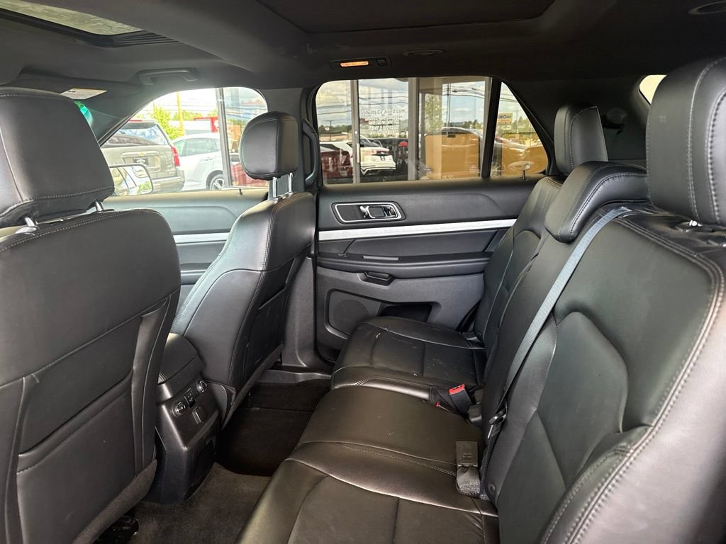 Used 2016 Ford Explorer XLT w/ Equipment Group 202A AWD/4WD image 16